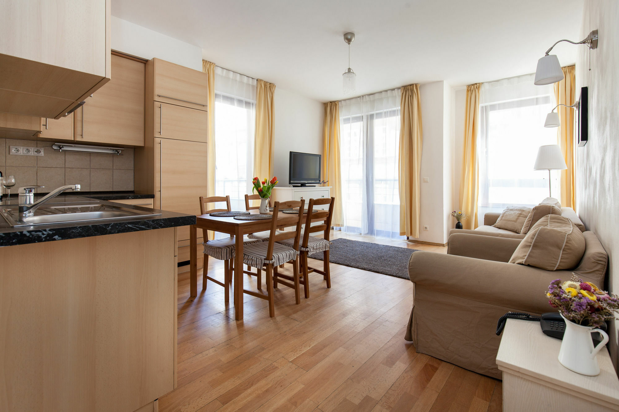 Town Hall Apartman *